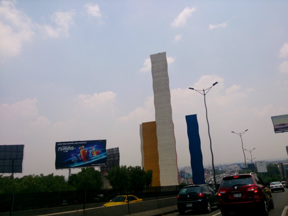 Naucalpan, Mexico, Torres de sat lite