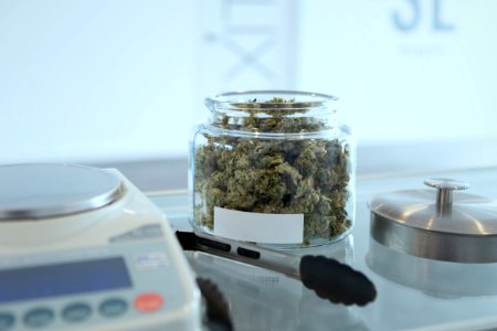 kush in jar with scale photo