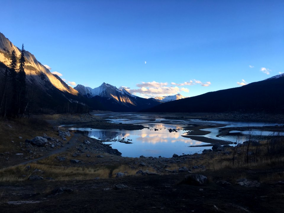 Medicine lake, Mountains, Lake