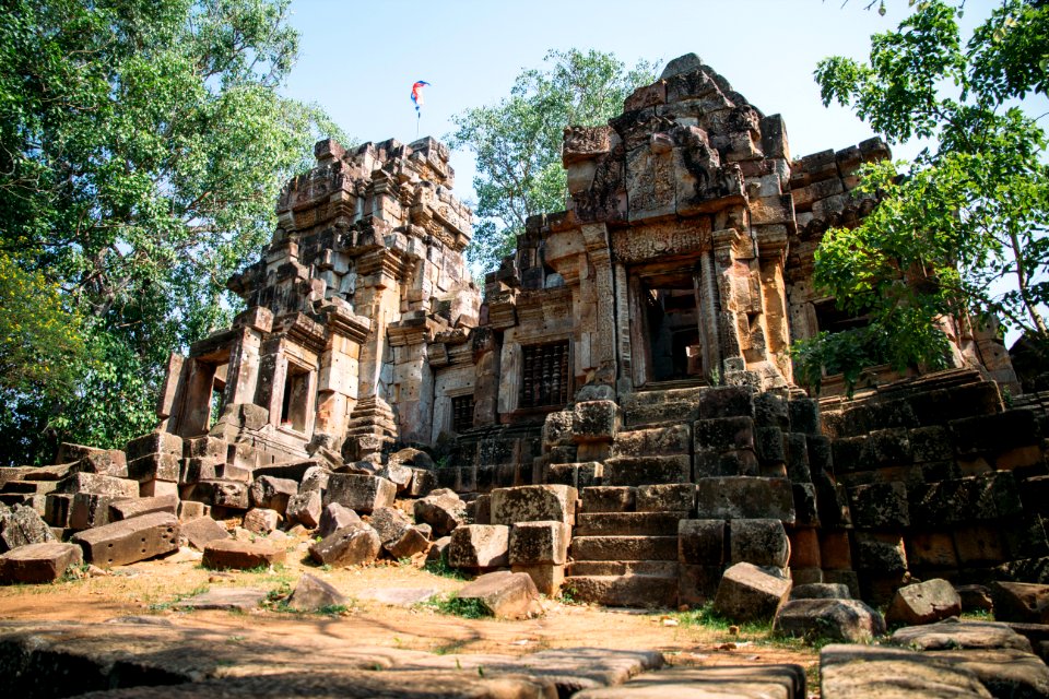 Cambodia, Ek phnom, Structure