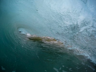 closeup photo of big seawave