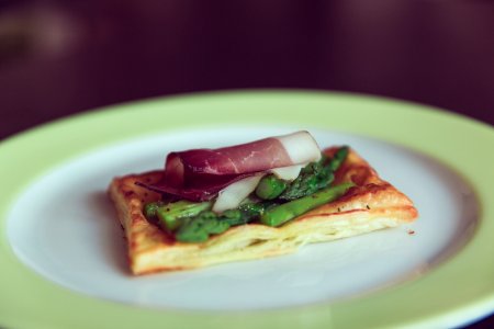 bacon, asparagus, and egg on plate photo