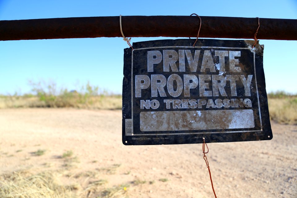 No tresspassing, Barbed wire, Private property