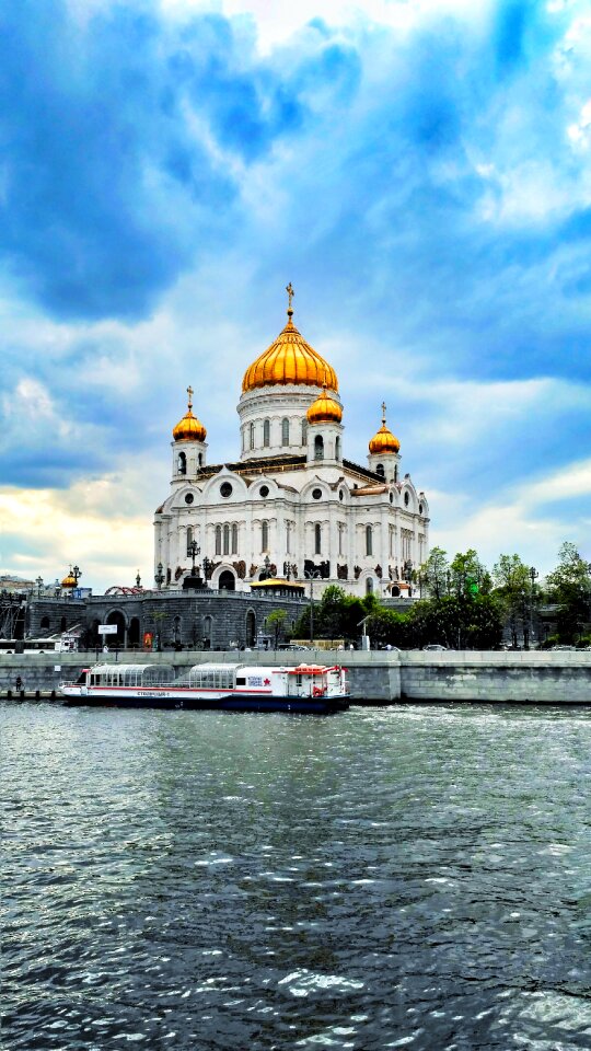 Stormy sky the churches of moscow orthodoxy