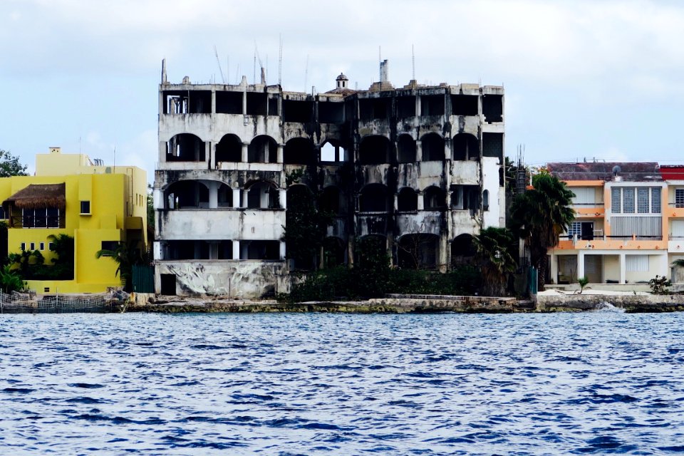 Burnt, Mexico, Building