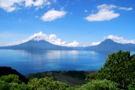 Lago atlitn, Guatemala photo
