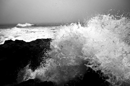 ocean waves during daytime photo