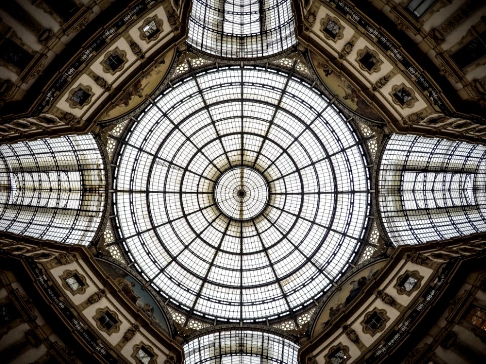 Italy, Galleria vittorio emanuele ii, Milano photo