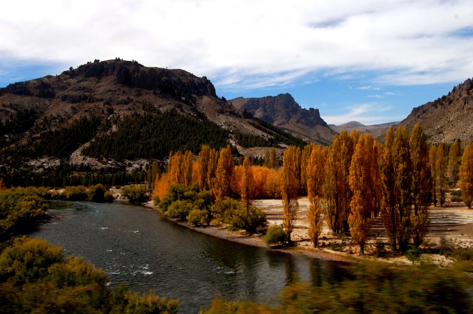 Confluencia department, Argentina, River