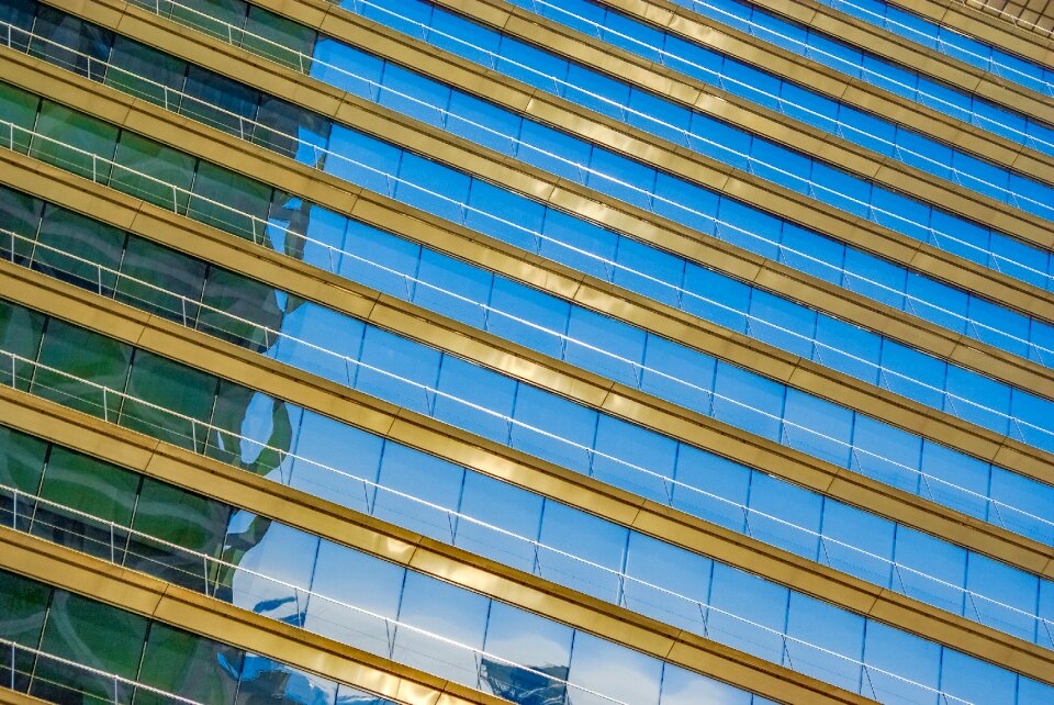 Building glass architecture