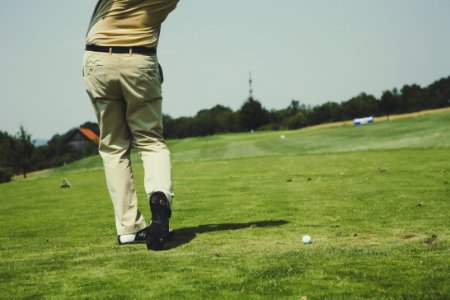 man playing golf photo