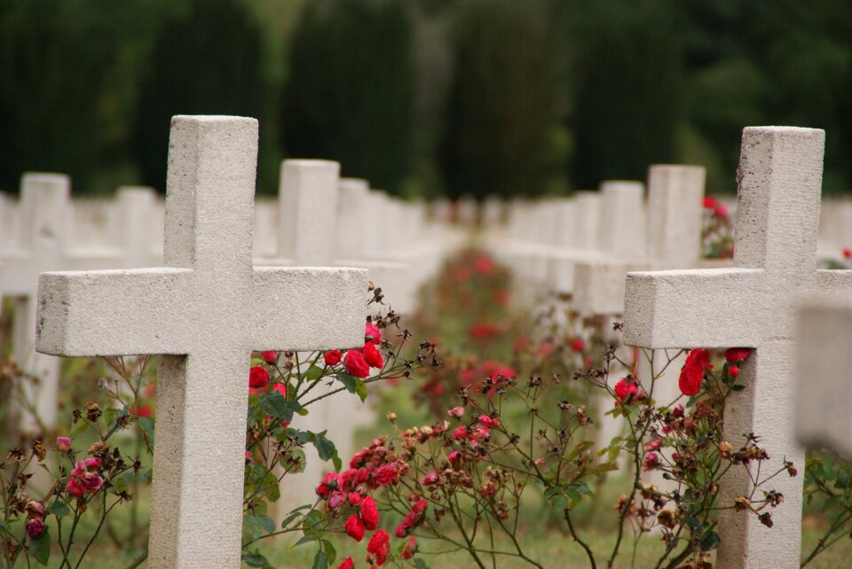 Commemorate tomb fallen