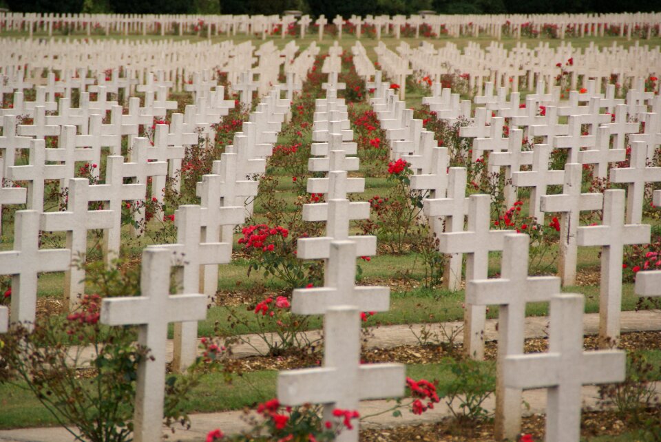 Commemorate tomb funeral place