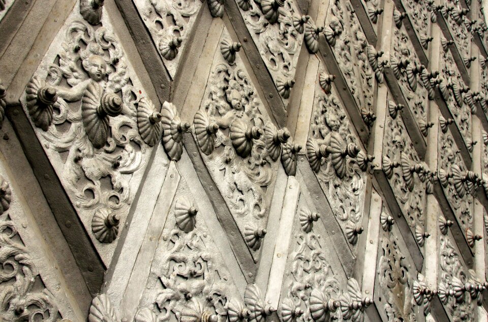 Decor graphic relief