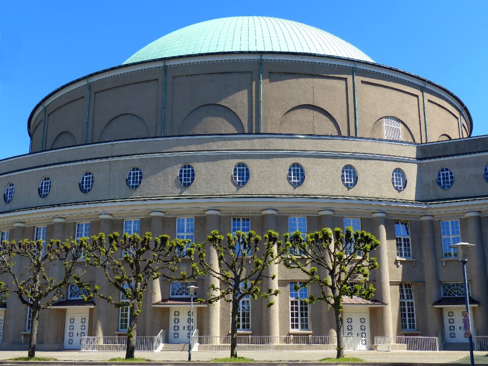 Building dome architecture