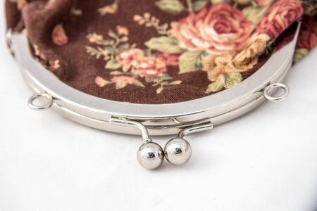 Figure flowers clasp