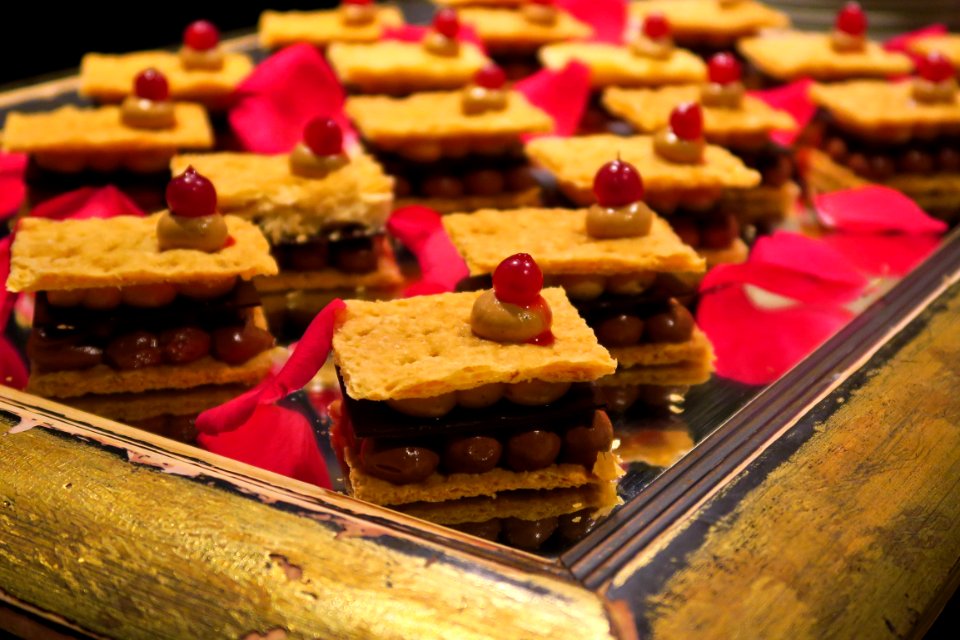 Pastry shop, Milk chocolate, Currants photo