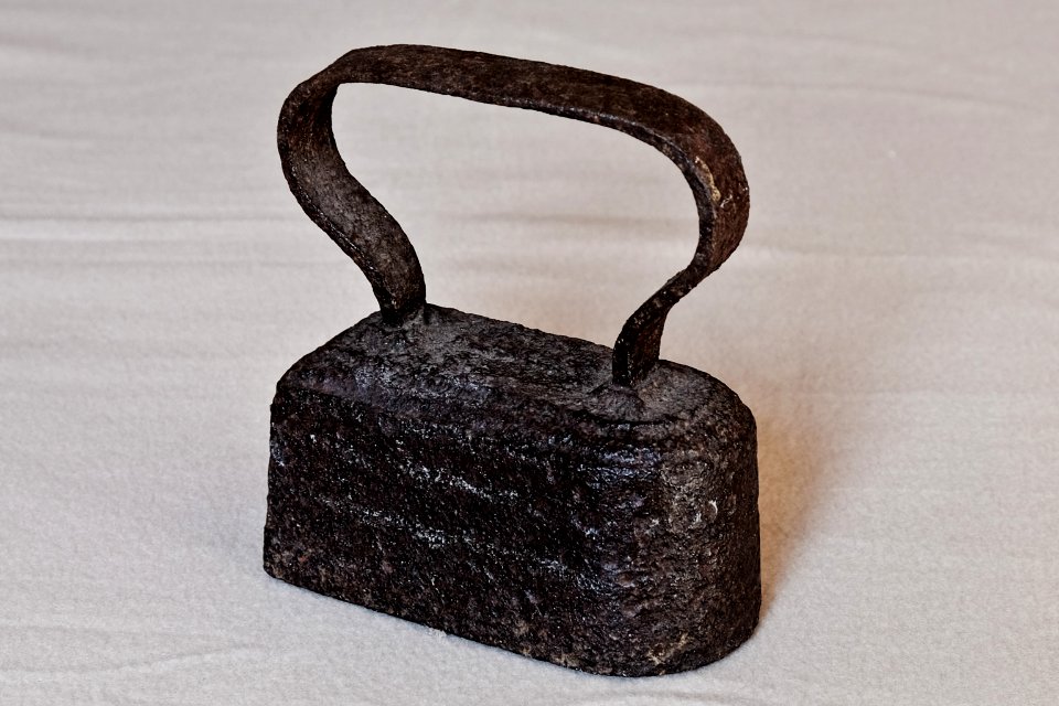 Antiquity, Old italian iron, Ironing