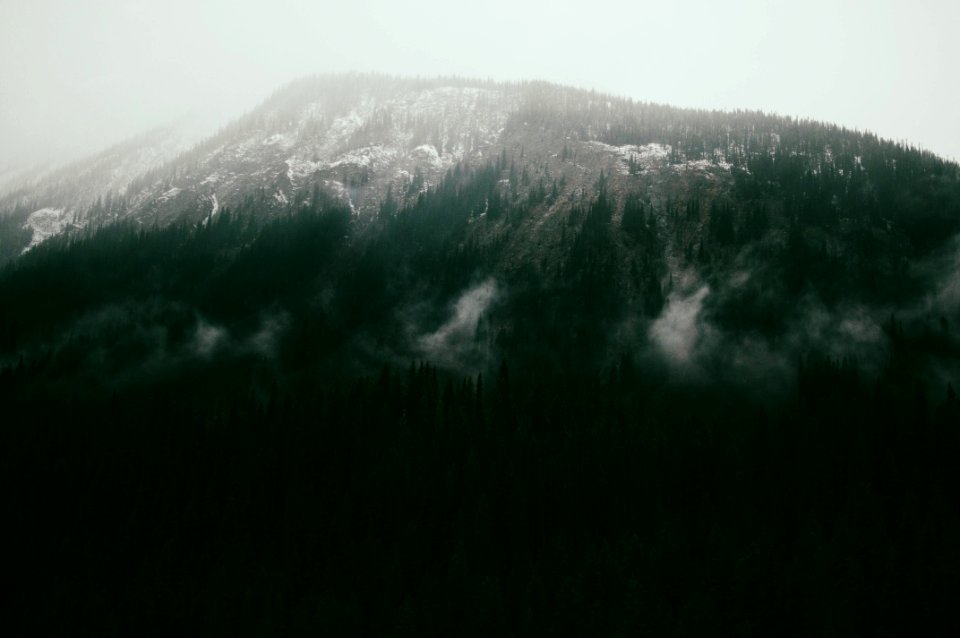 mountain under cloudy sky