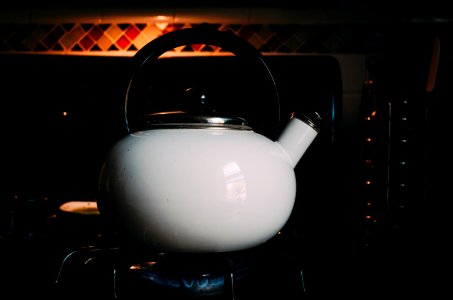white and gray kettle photo