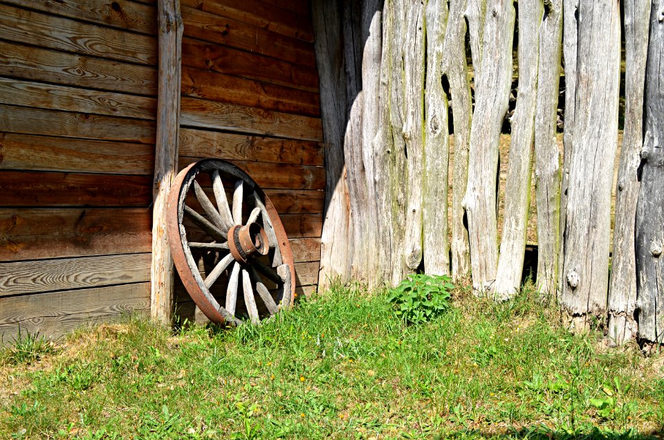 Stronytwoichmarzen, Wheelwright, The fence