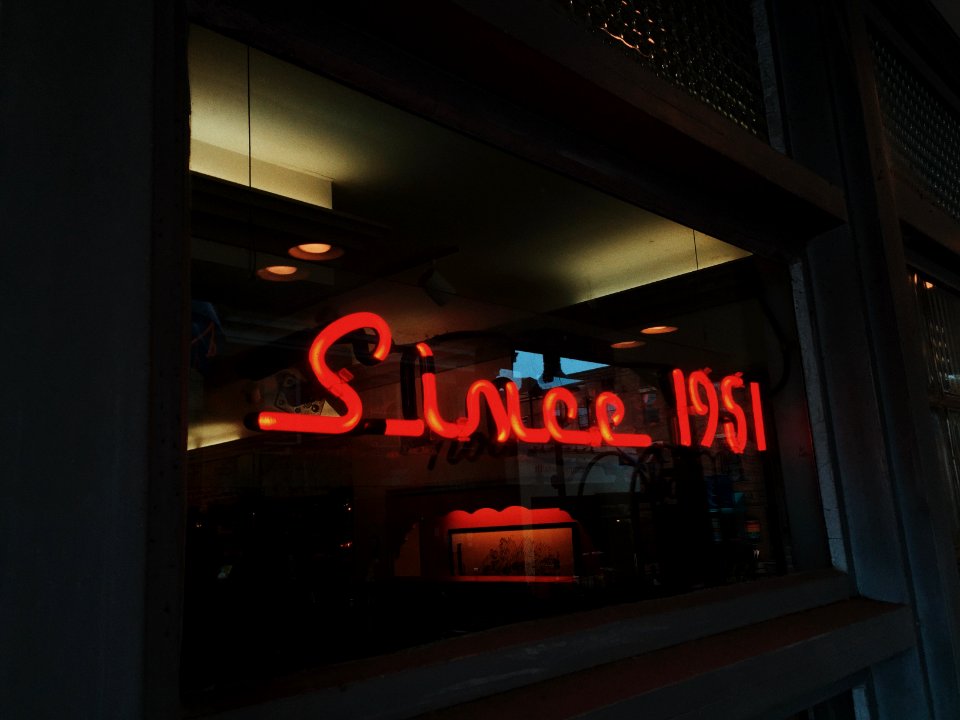 Charlottesville, Diner, Neon lights