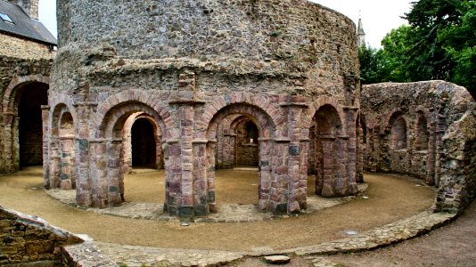 Lanleff, France, Ruines