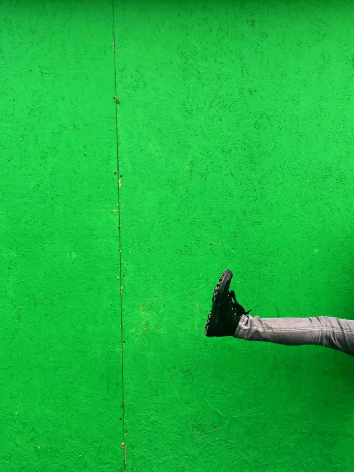 gray pants and black shoe