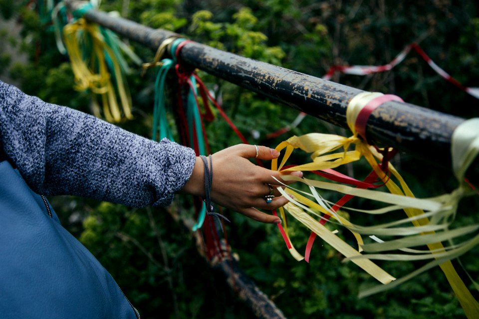 person holding white and red rope