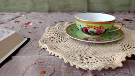 Beautiful tea cup with saucer, Tapete tejido a mano,  crocheted doily
