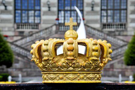 Crown doré portal