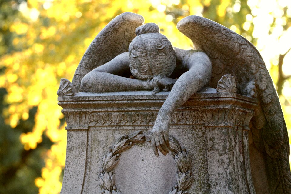 Grave tombstone graveyard