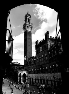 Torre del mangia, Siena, Italy photo