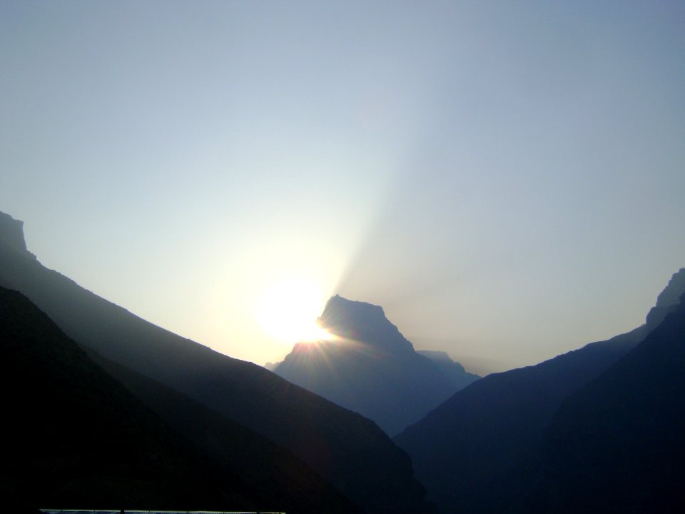 Malari, India, Sunrise l