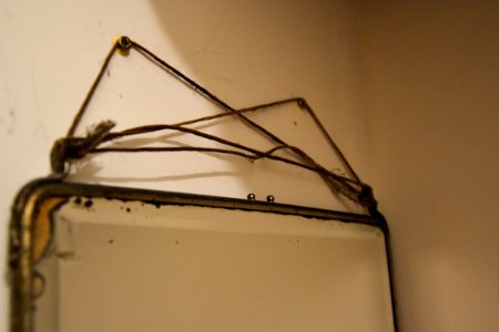 Mirm, France, Mirror