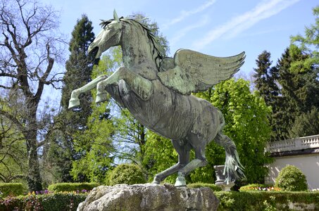 Fluegelross winged horse statue photo