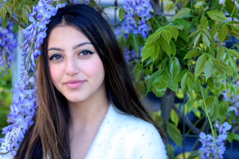 Fence mov brunette