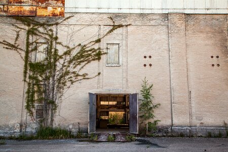 Abandoned building climber twine photo