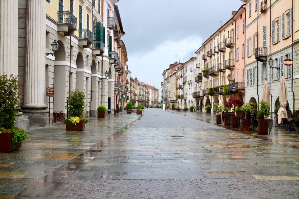 Paved shops portici