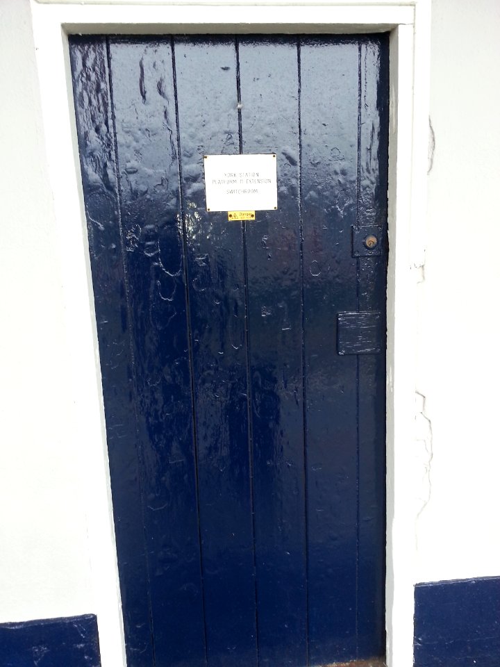 Railway station, Door