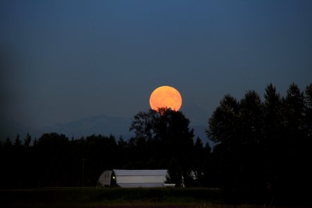 Pitt lake, Canada, Harvest moon