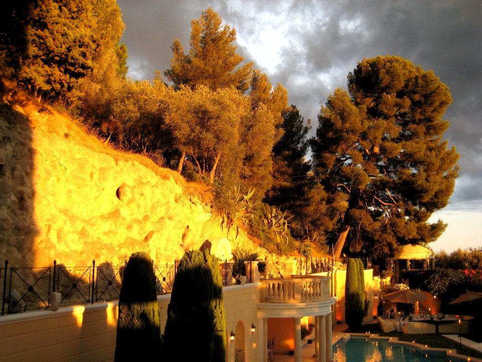 Light, Contrast, Villa