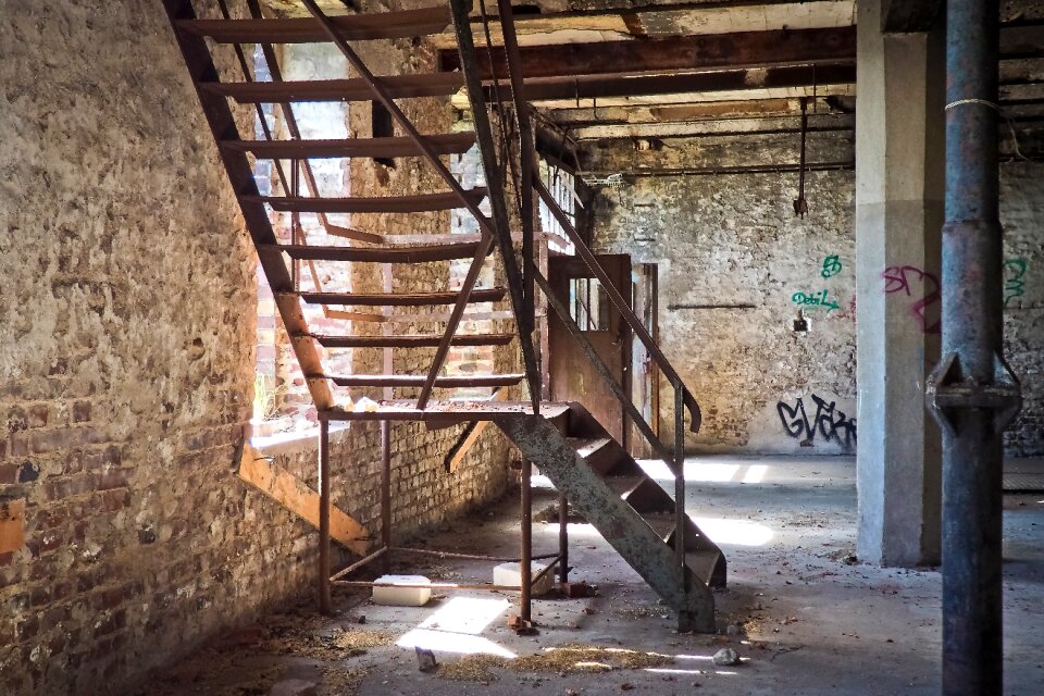 Pforphoto old decay