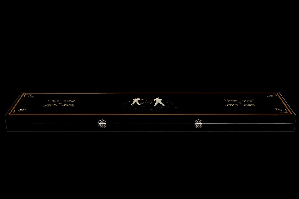 Cue, Silver cue, Box hinge