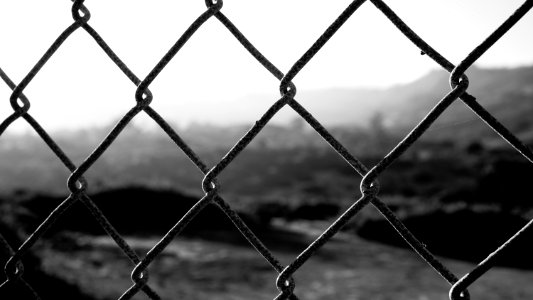 Hilla, Black  white, Fence