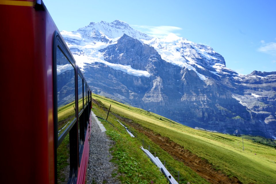 Switzerl, Green, Red