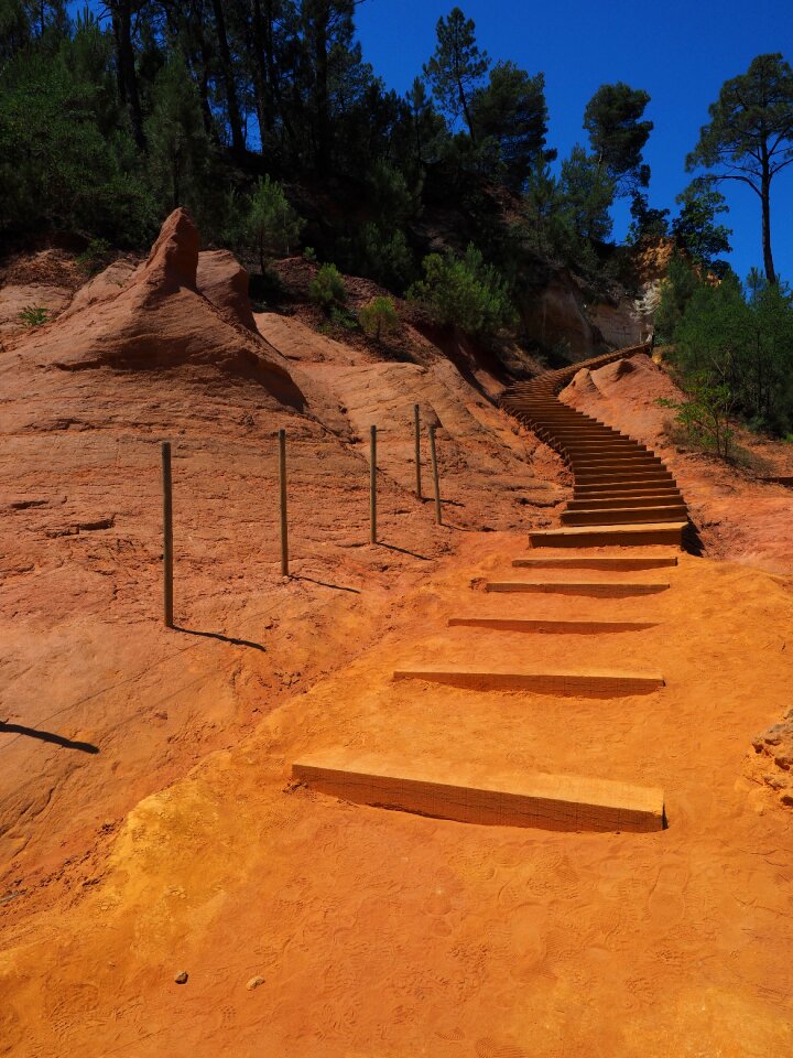 Rise emergence ocher rocks