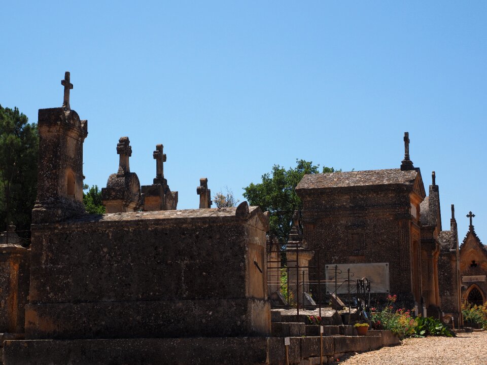 Old cemetery roussillon tomb