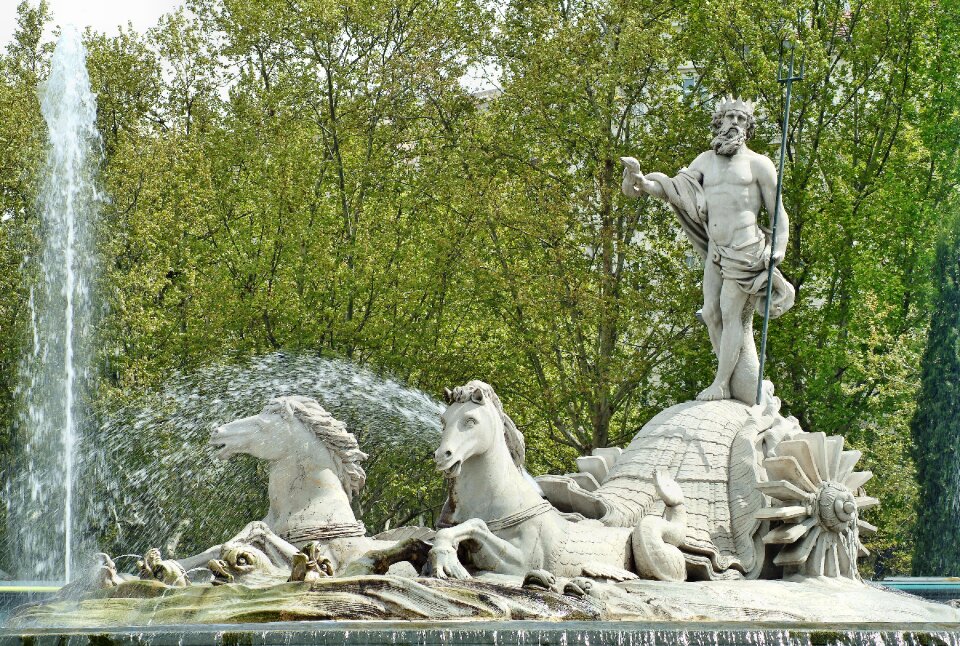 Source statue monument