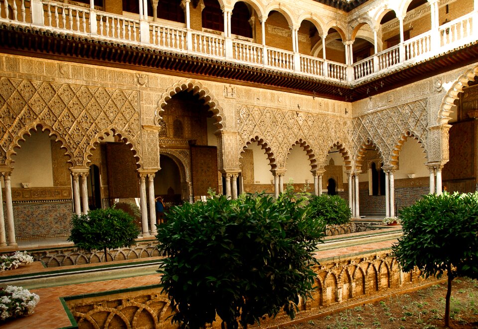 Seville alcazar columns patio
